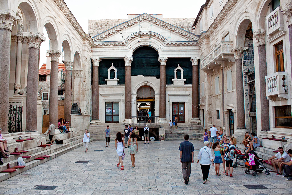 Peristyle Split 1